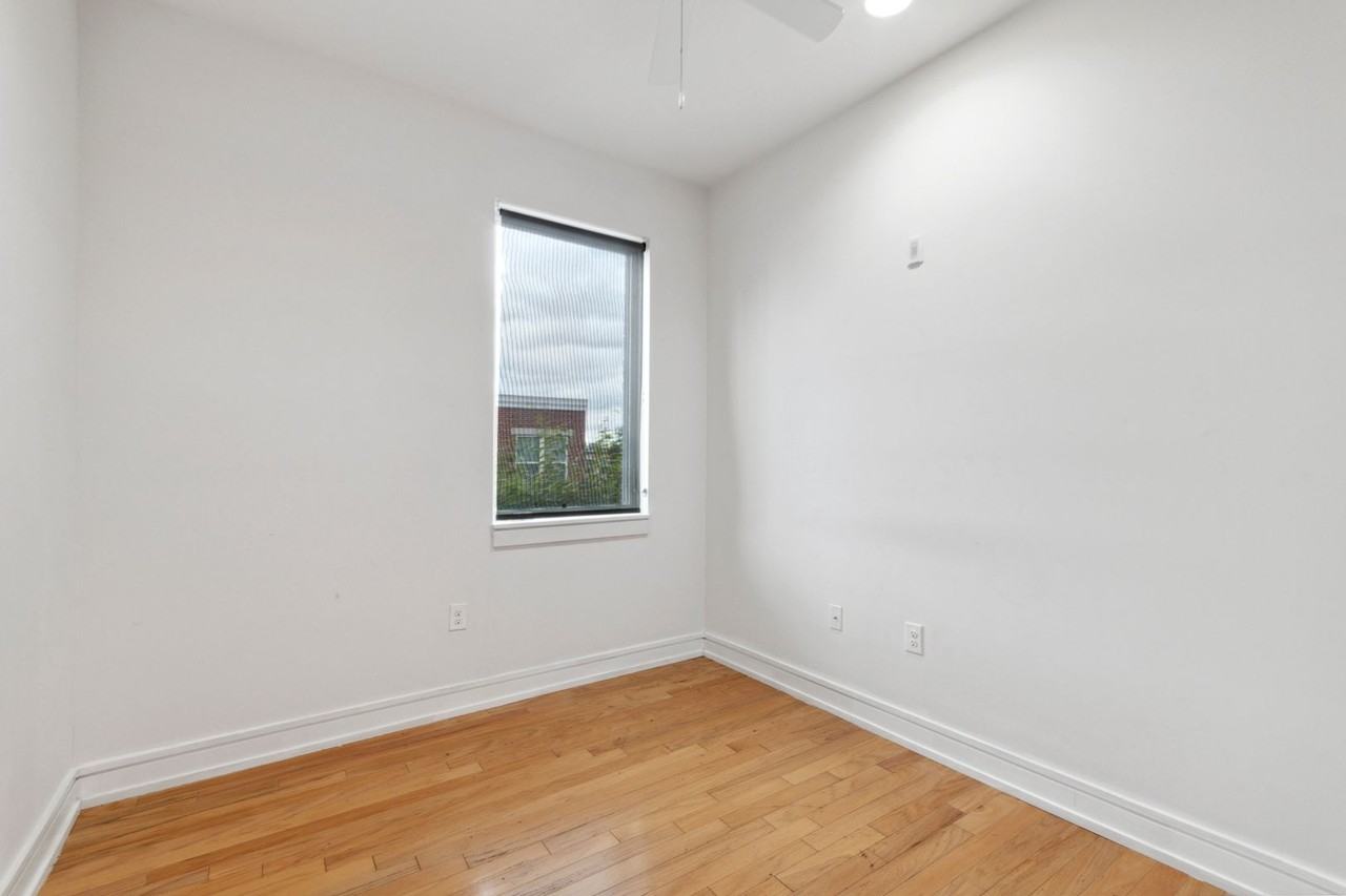 1516 N 15th St - Photo 3 of 10