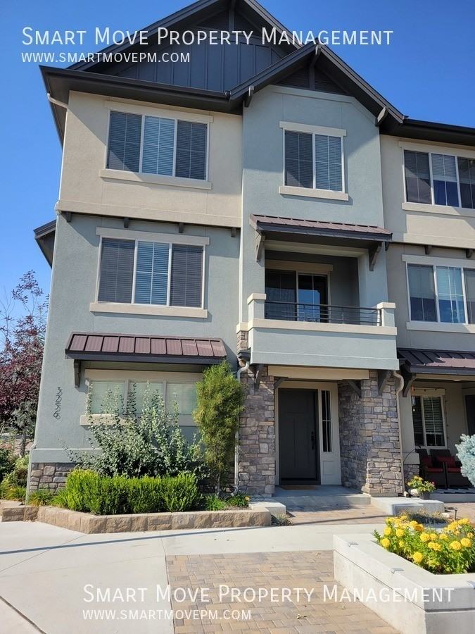 3256 E Thoroughbred Ln