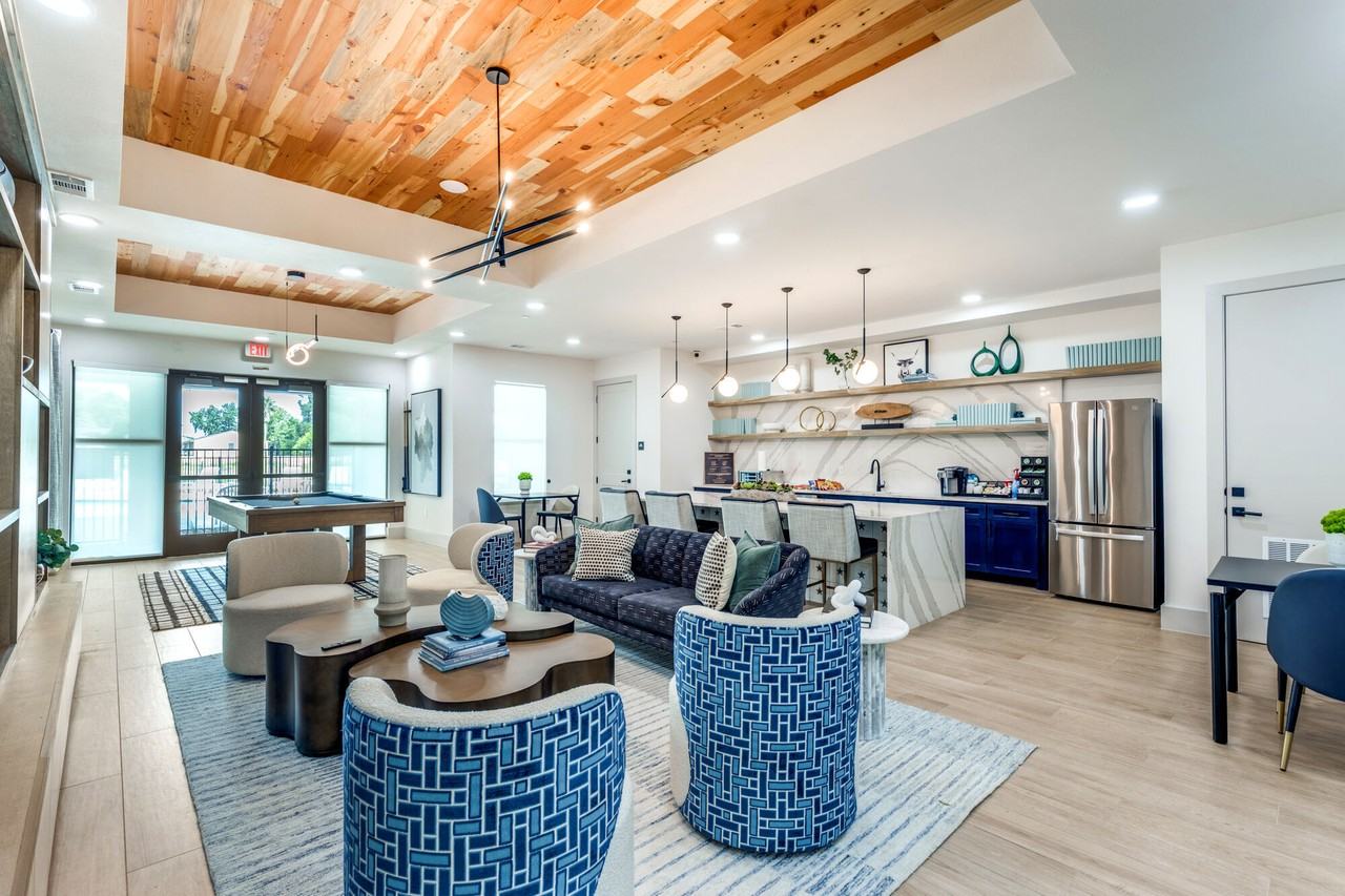 Palladium Houston Ella - Photo 7 of 32