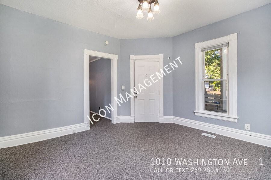 1010 Washington Ave #1 - Photo 3 of 12