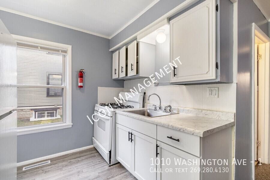 1010 Washington Ave #1 - Photo 6 of 12