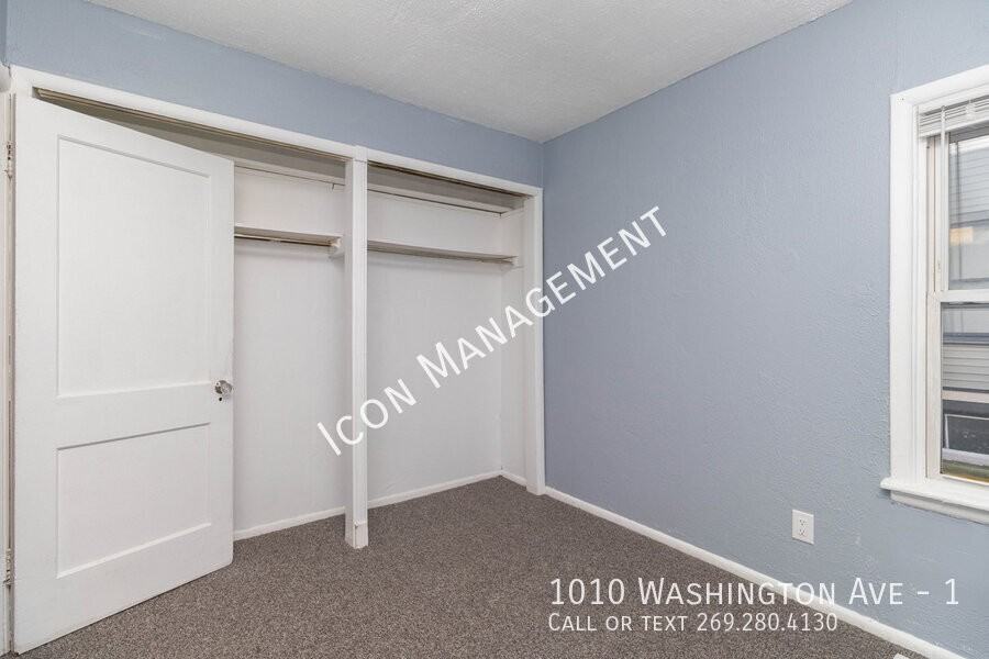 1010 Washington Ave #1 - Photo 7 of 12