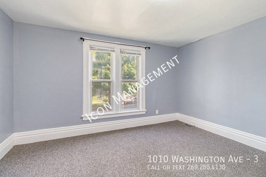 1010 Washington Ave #3 - Photo 2 of 7