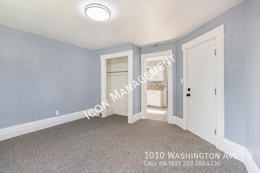 1010 Washington Ave #3 - Photo 3 of 7