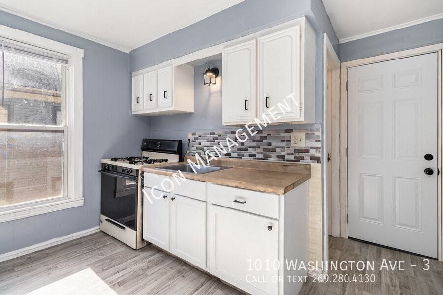 1010 Washington Ave #3 - Photo 4 of 7