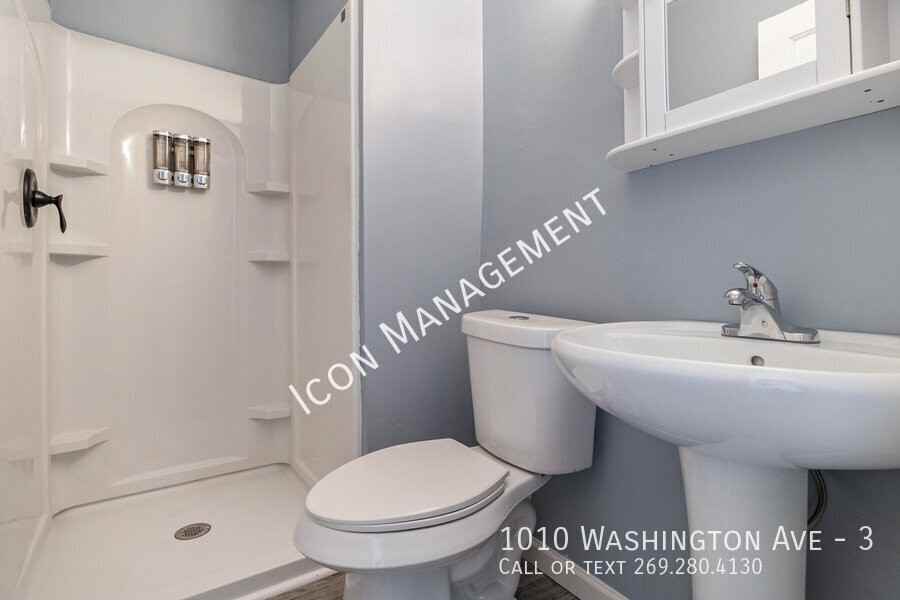 1010 Washington Ave #3 - Photo 5 of 7