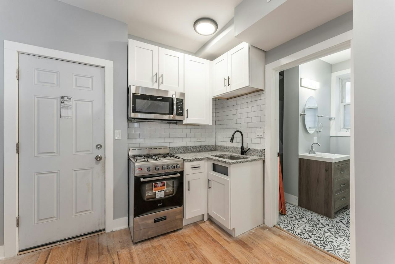 1624 West Beach Avenue, Unit GR - Photo 3 of 7