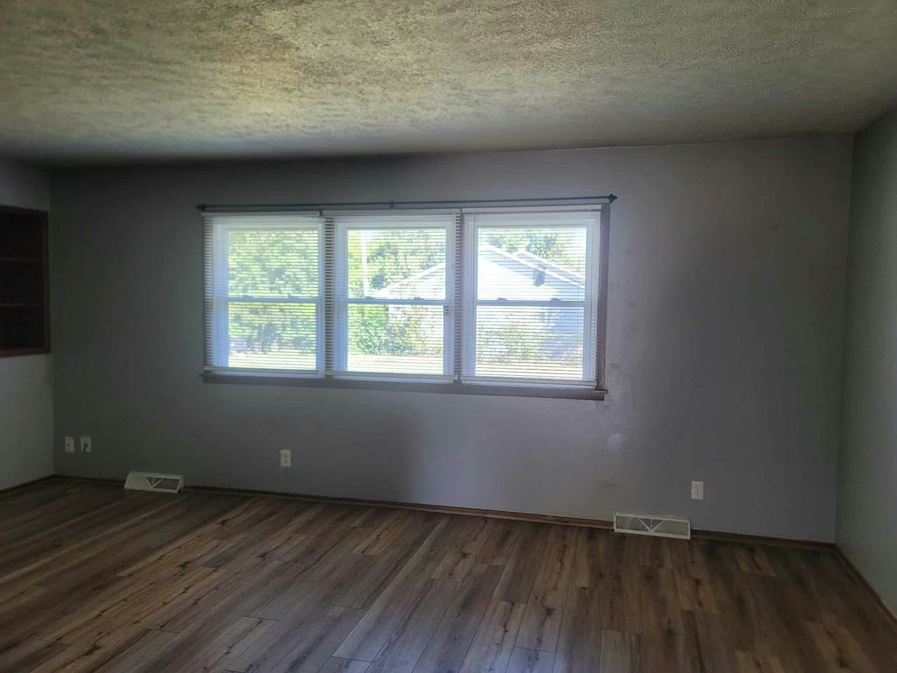 2731 North Pershing Court - Photo 2 of 12