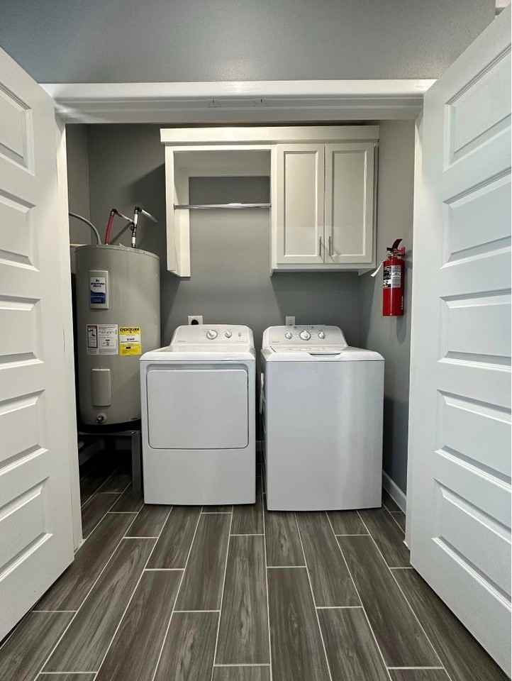 2922 West Driftwood Street, Unit 2 - Photo 3 of 10