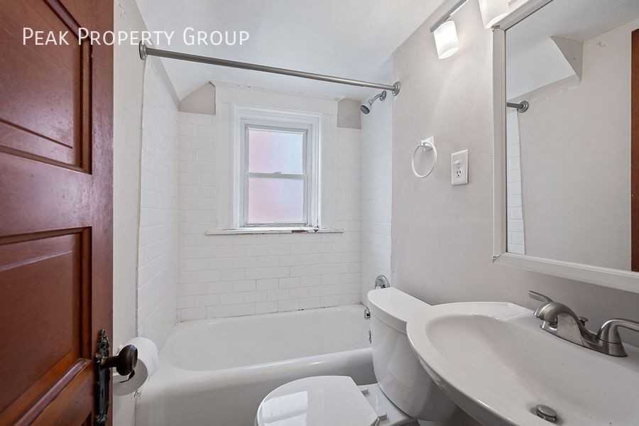 2353 Stratford Ave - Photo 6 of 22