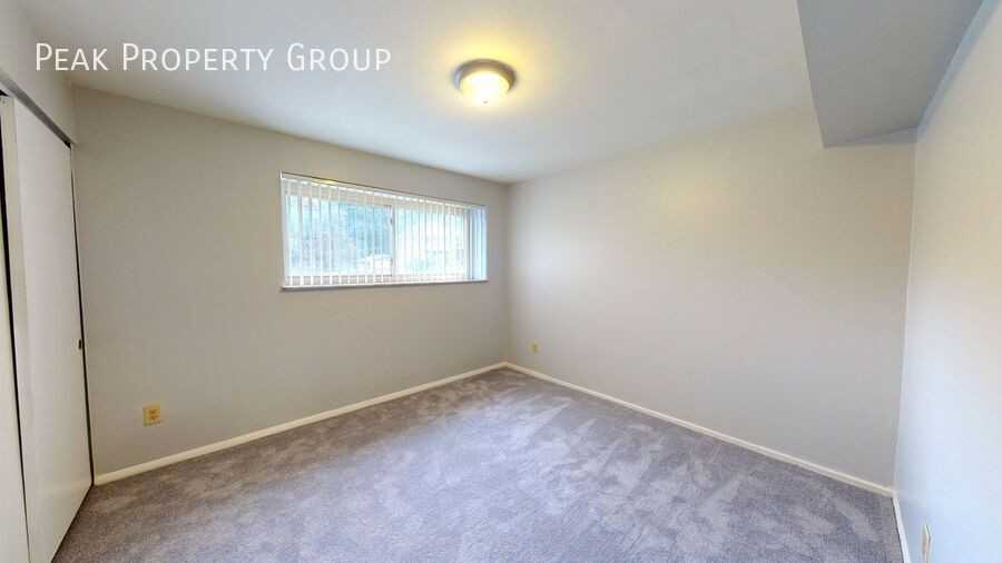 2971 Deckebach Ave - Photo 5 of 10