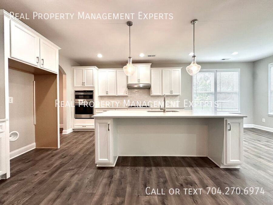 10025 Fox Trotter Ln - Photo 2 of 28