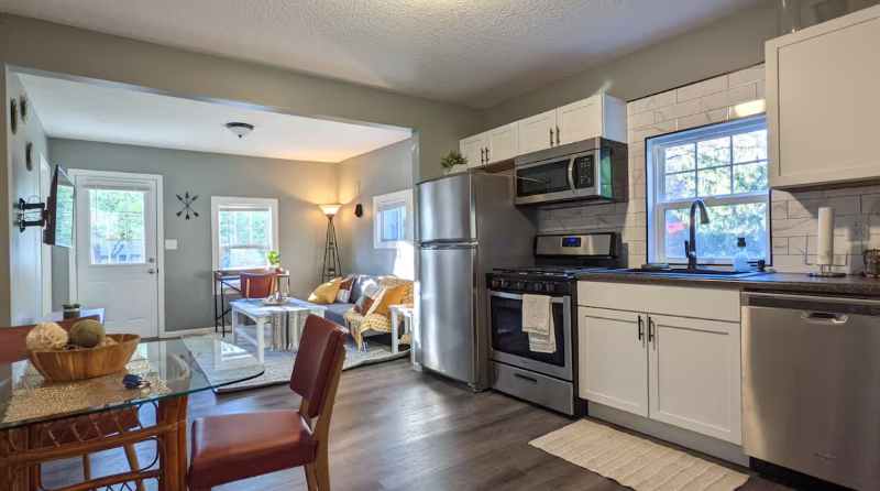 613 5th St - Photo 3 of 12