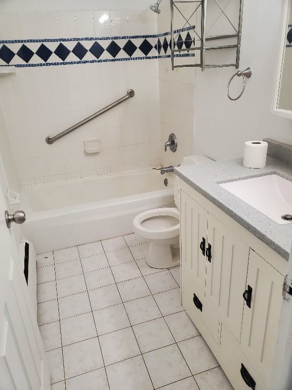 1700 E 80th St #4 - Photo 5 of 7