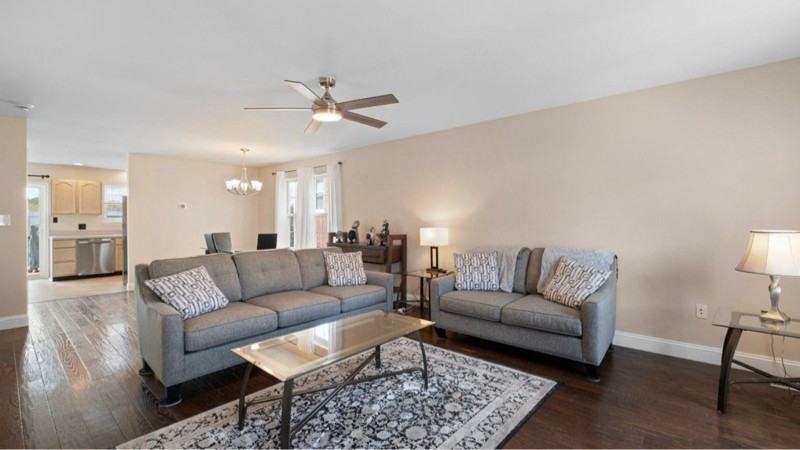 1025 N Scott St - Photo 3 of 10