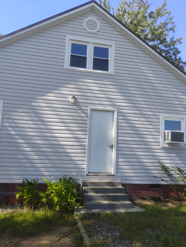 963 W Main St - Photo 2 of 16