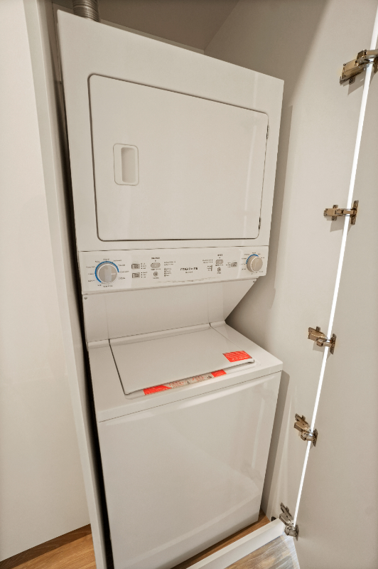 812 N Wells St - Photo 3 of 12