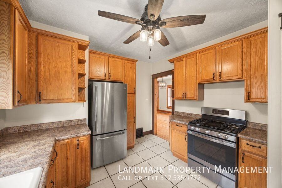 812 Farragut Pl - Photo 2 of 26