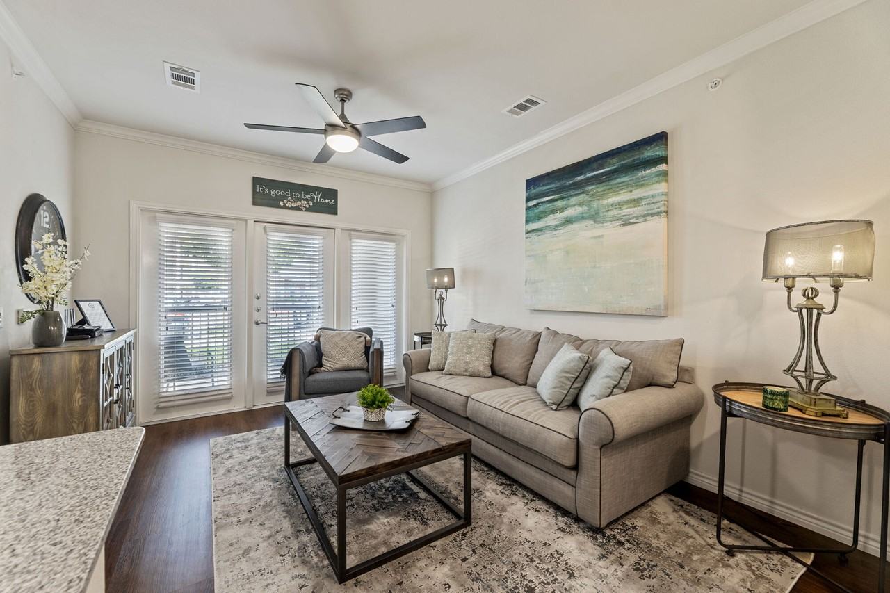 Auberge of Burleson - Photo 6 of 64