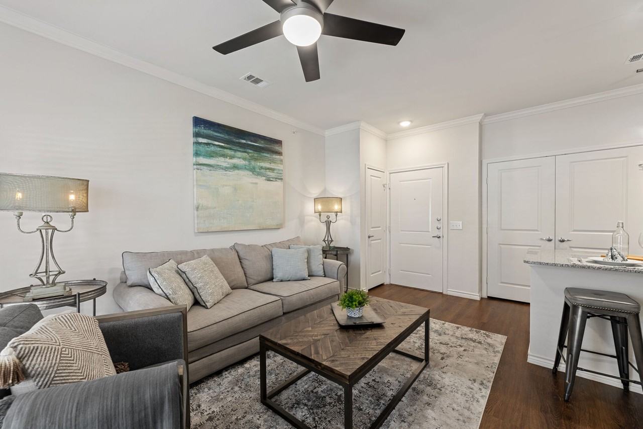 Auberge of Burleson - Photo 7 of 64