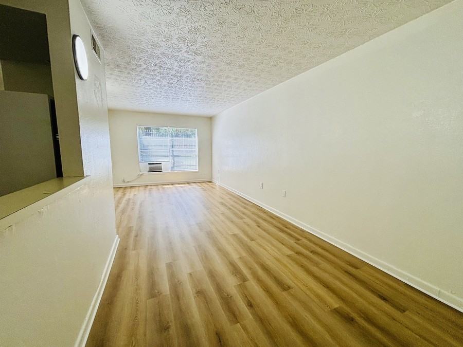 922 E Brownlee St #E49 - Photo 2 of 8