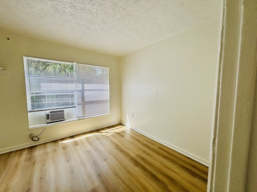 922 E Brownlee St #E49 - Photo 5 of 8