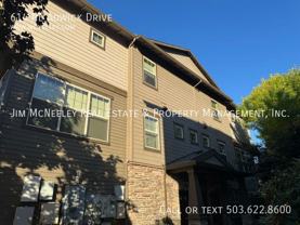 614 Ne Adwick Dr - Photo 1 of 1