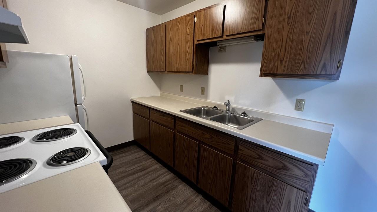 120/130 Memorial Drive - Photo 2 of 30