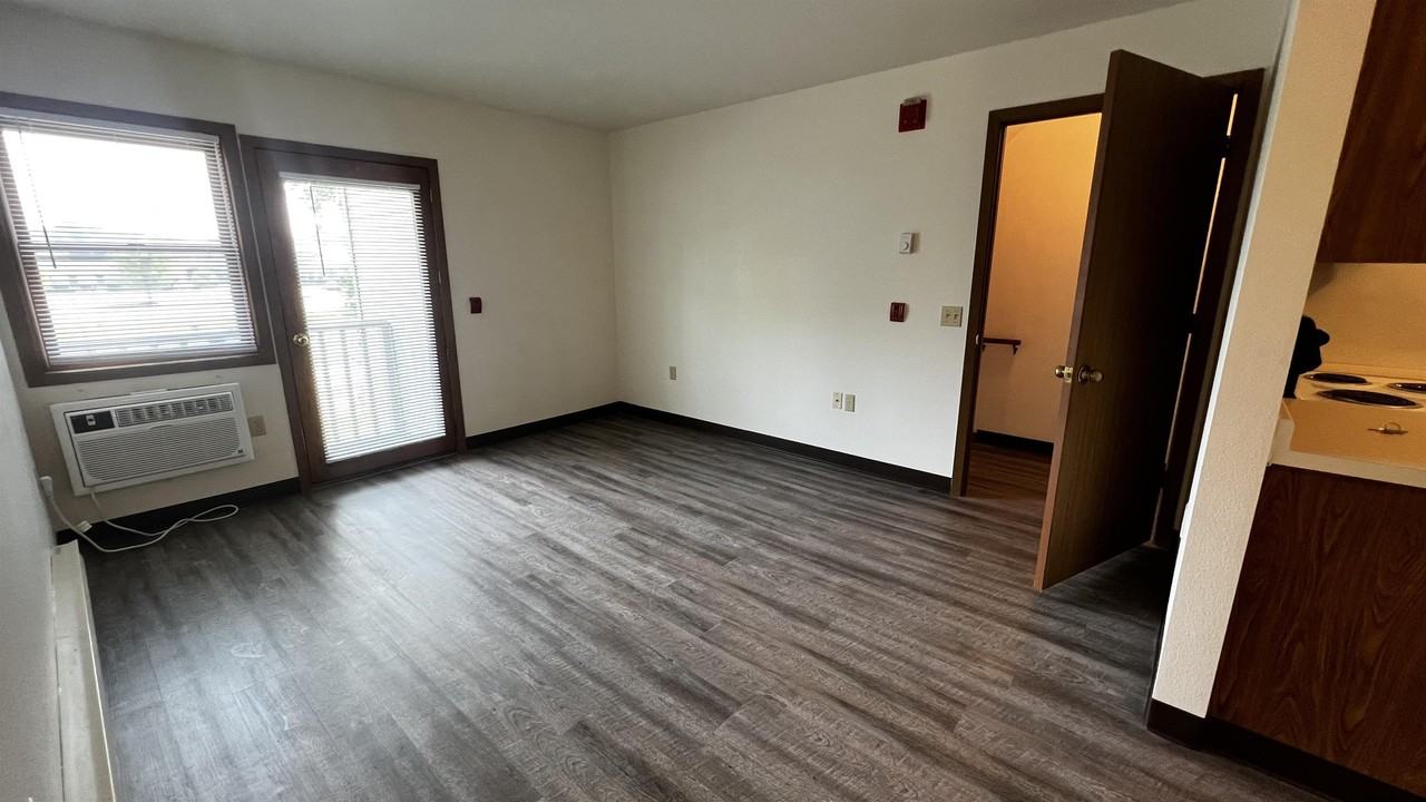 120/130 Memorial Drive - Photo 3 of 30