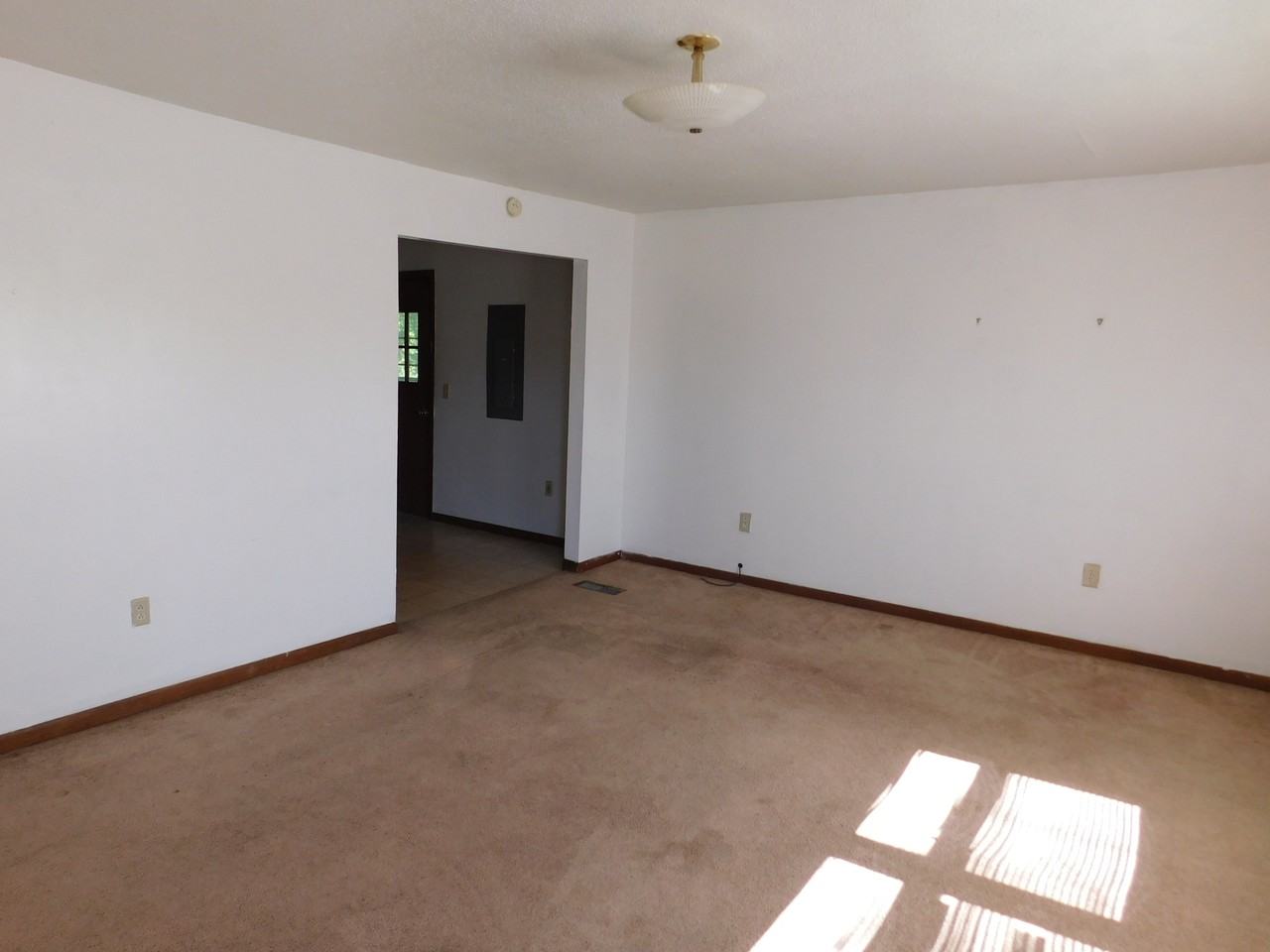 2439 U.S. 411 - Photo 2 of 8