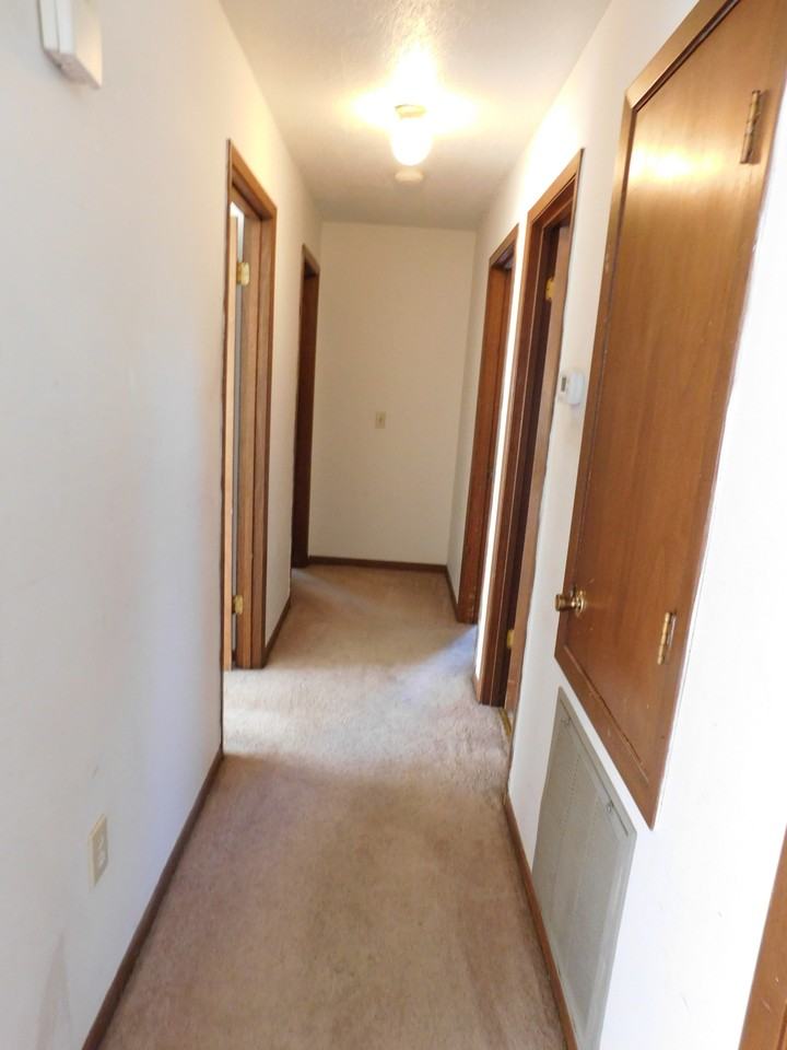 2439 U.S. 411 - Photo 4 of 8