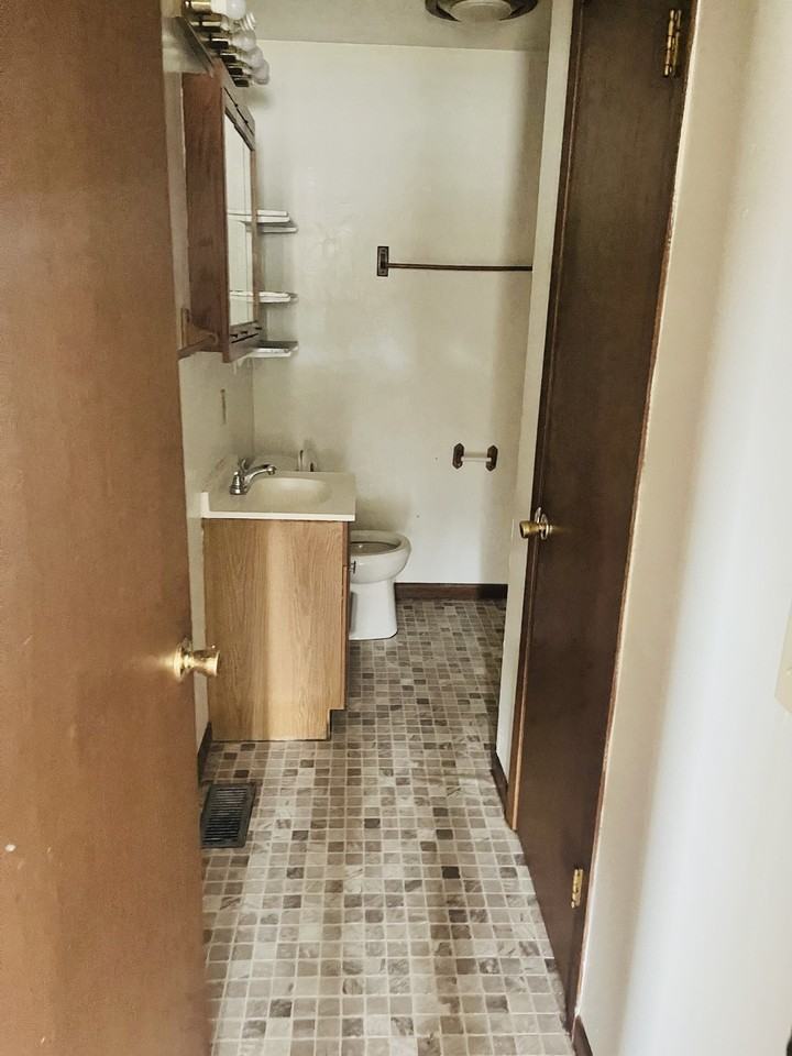 2439 U.S. 411 - Photo 5 of 8