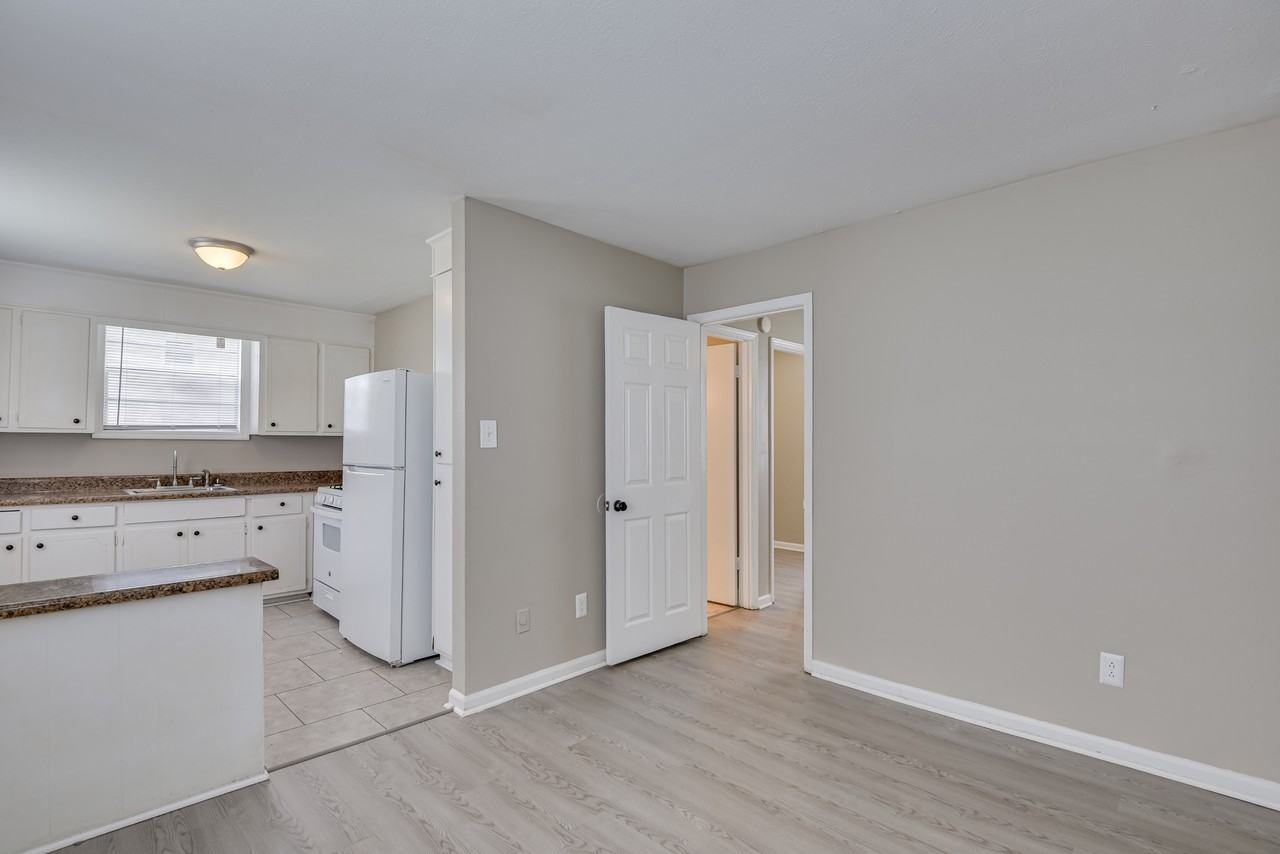 Cedar Pines Apartments - Photo 3 of 31