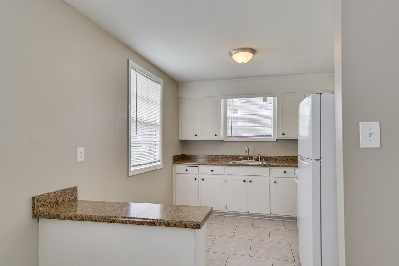 Cedar Pines Apartments - Photo 5 of 31