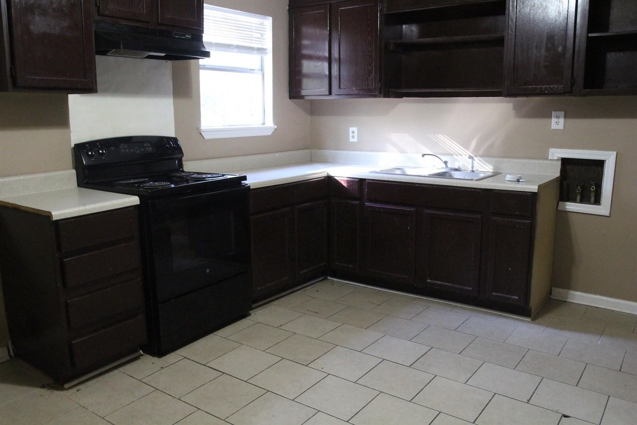 Harmon Avenue 638 - Photo 2 of 7