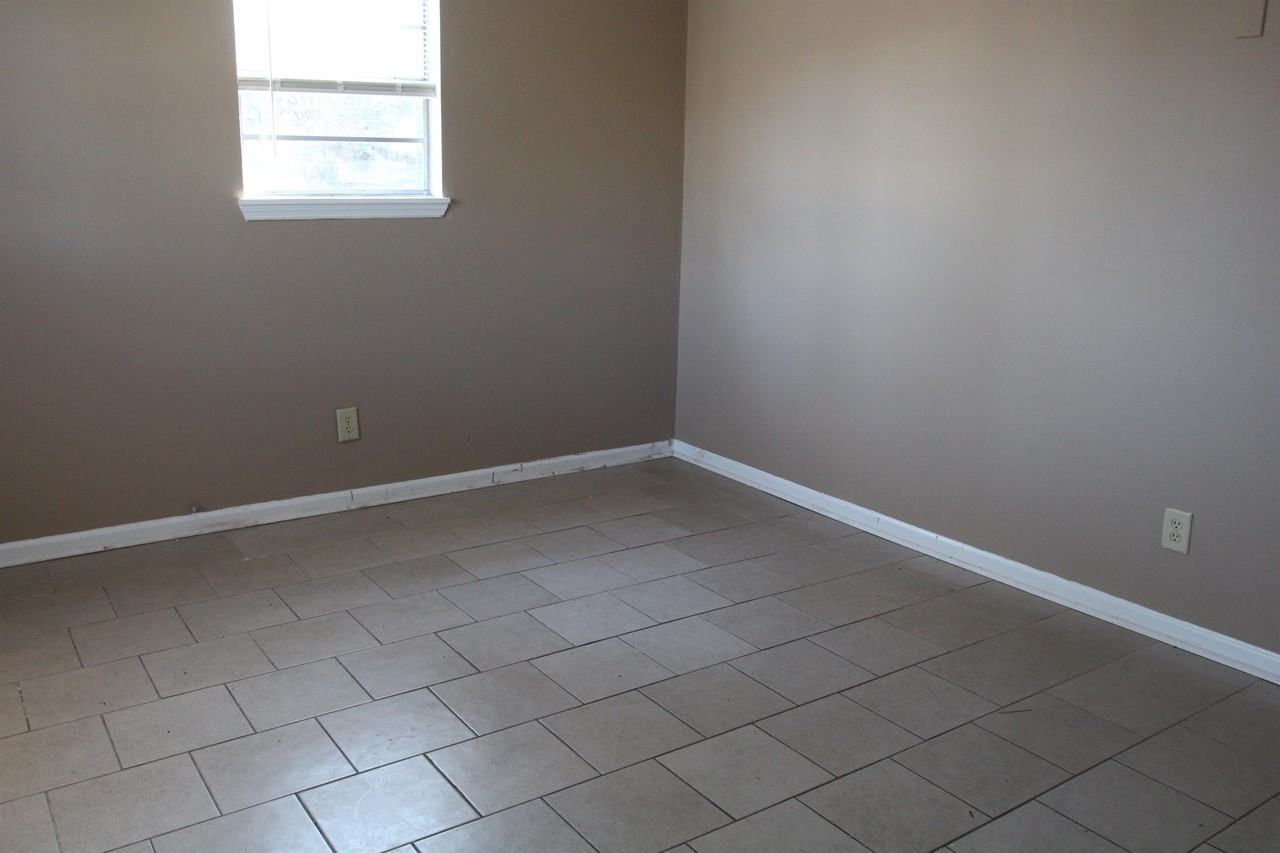 Harmon Avenue 638 - Photo 3 of 7