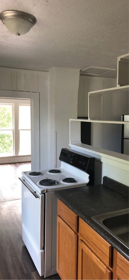 2329 Crysler Ave - Photo 5 of 10