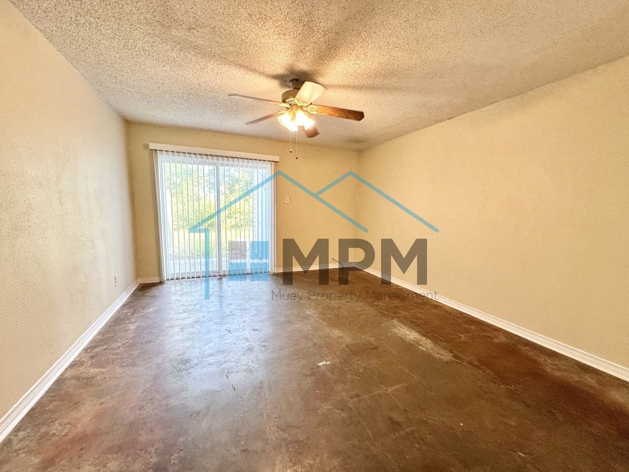 117 Jennifer Lane - Photo 3 of 10