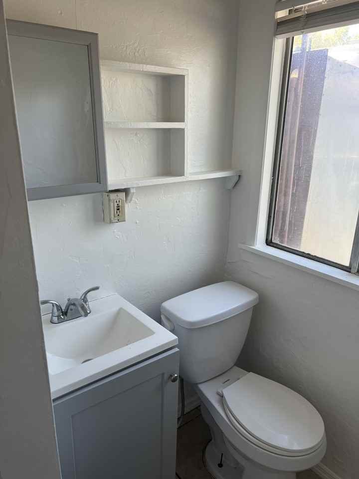 1688 // 460 East Delano Street #1 - Photo 5 of 8