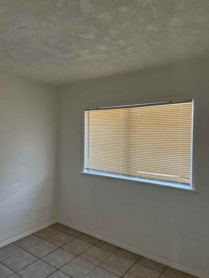 1688 // 460 East Delano Street #1 - Photo 7 of 8