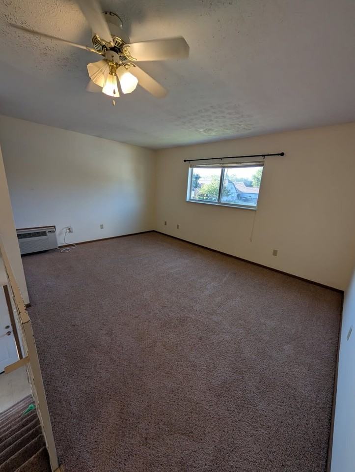 700 Cass St - Photo 2 of 7