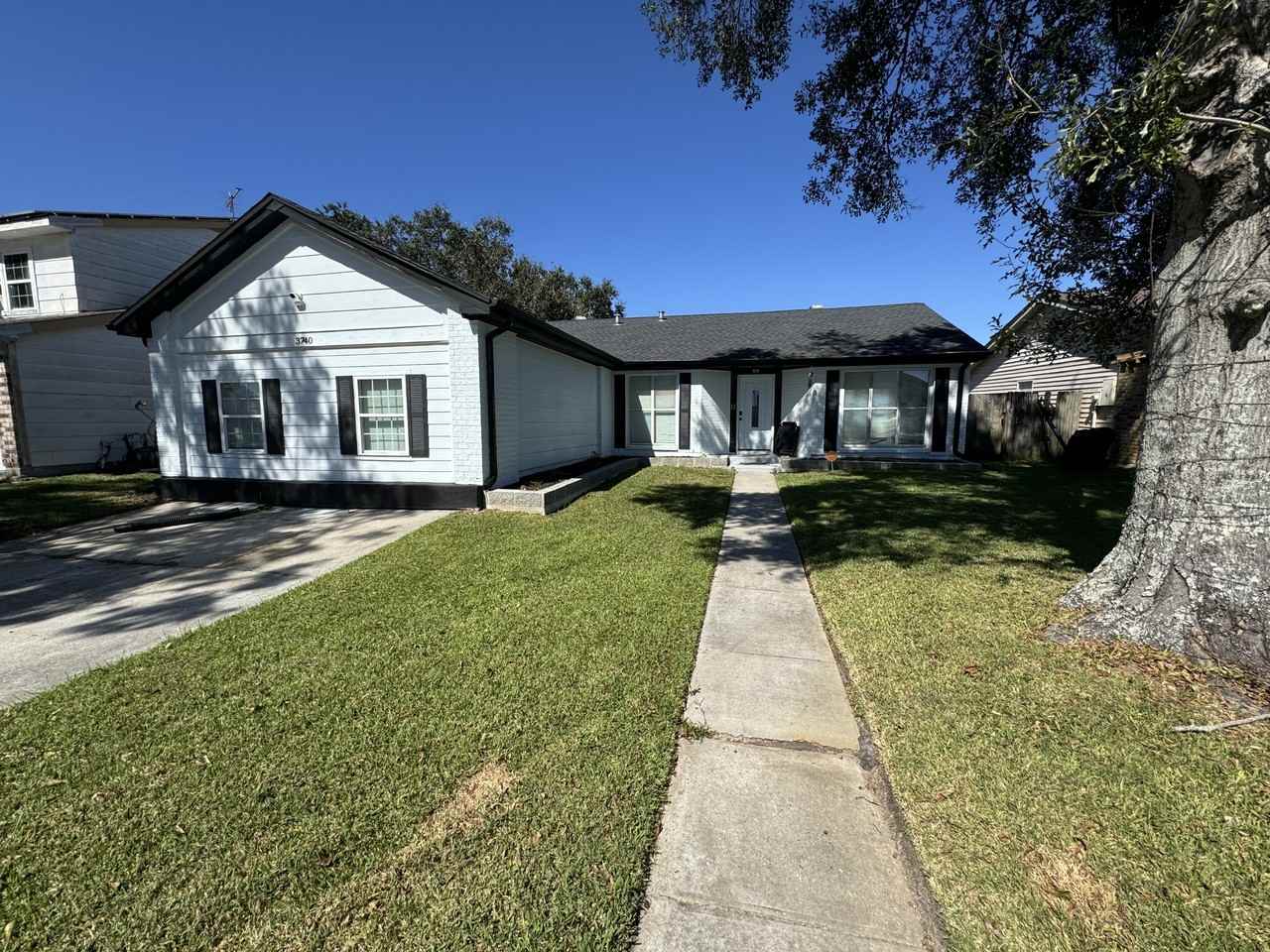 3740 Clover Lane - Photo 4 of 16