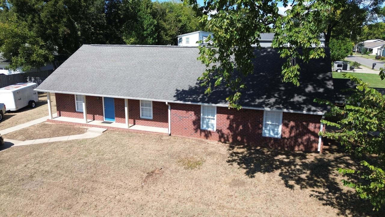 225 E Chestnut St #B - Photo 2 of 23