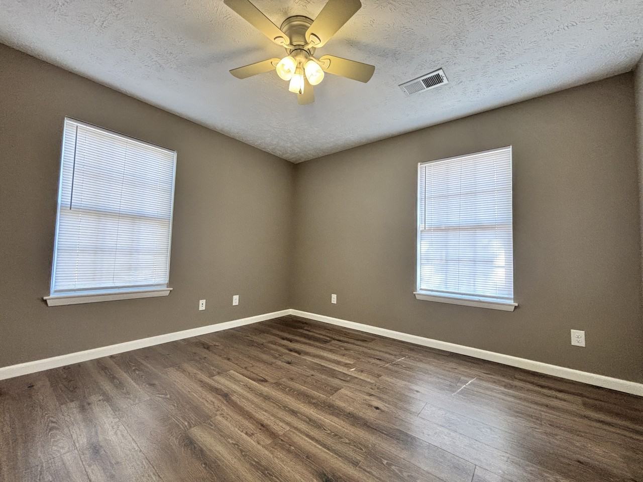 225 E Chestnut St #B - Photo 7 of 23