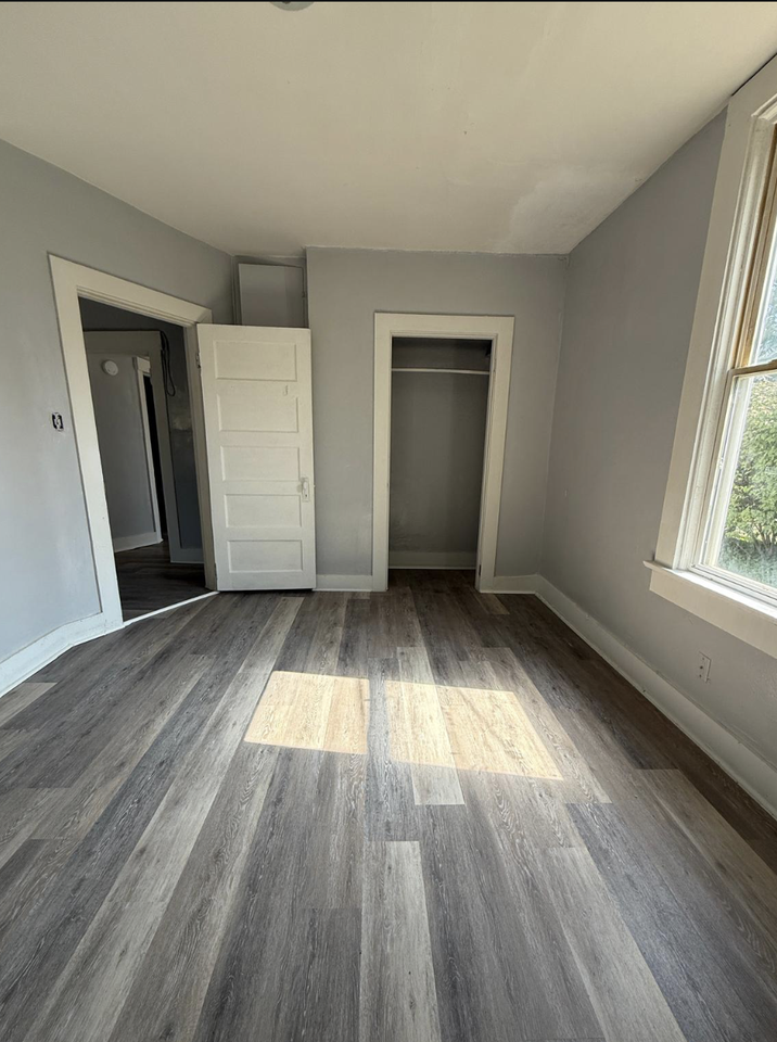 2005 Wayne Ave - Photo 2 of 11