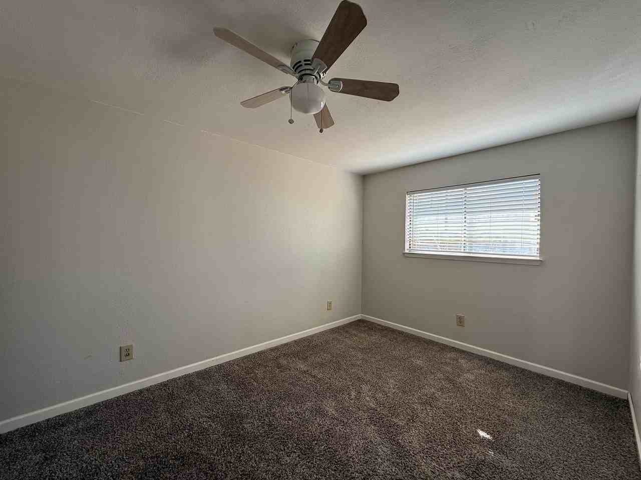 407 W Spruce Ave Unit B - Photo 4 of 9