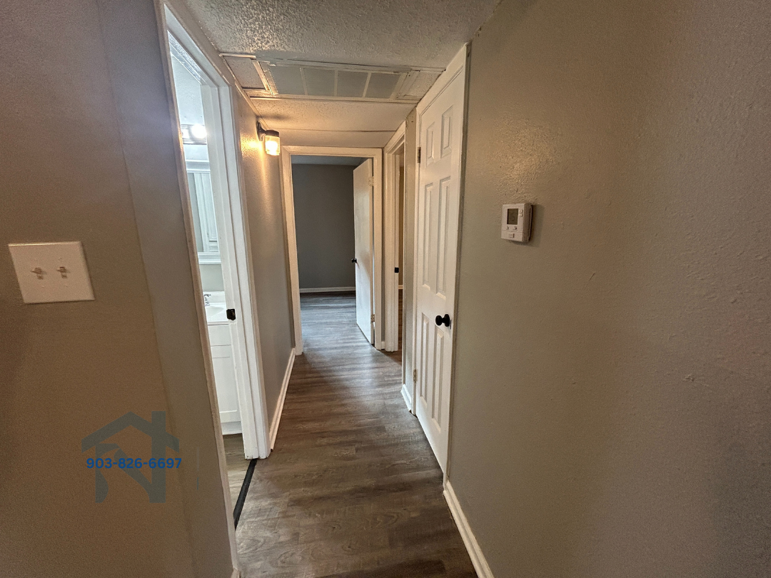 501 Westlawn Drive - Photo 4 of 11