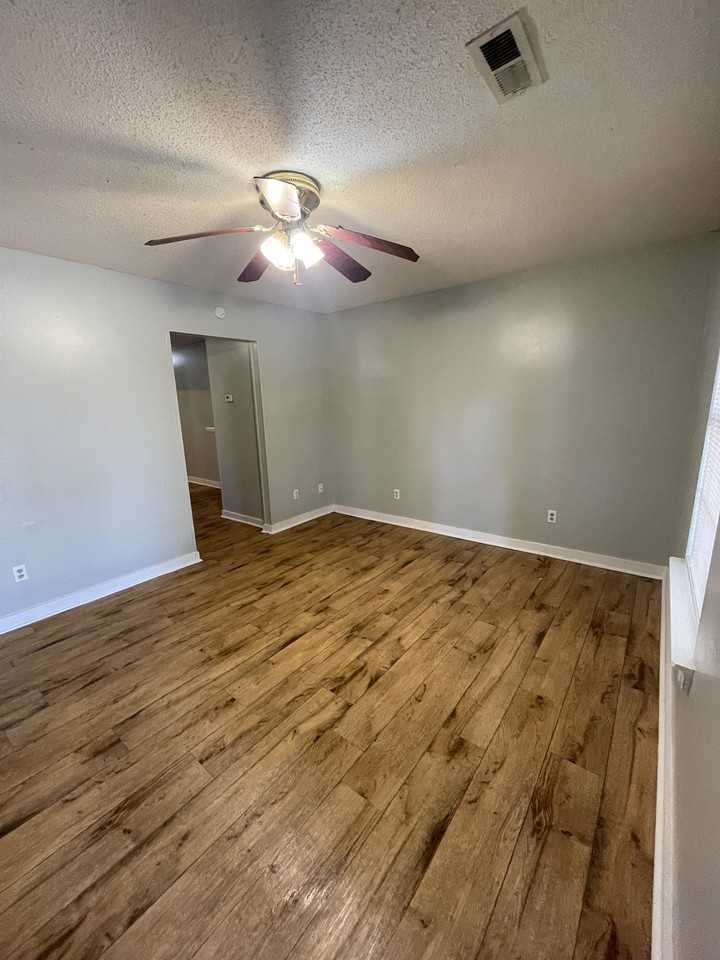 1901 Success Street - Photo 4 of 21