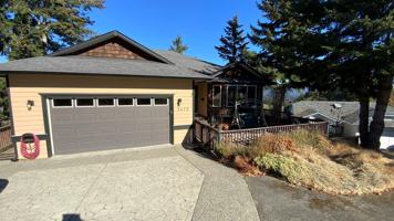 featured image of 2473 Valleyview Pl #MAIN