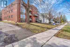 featured image of 401 Erb St W